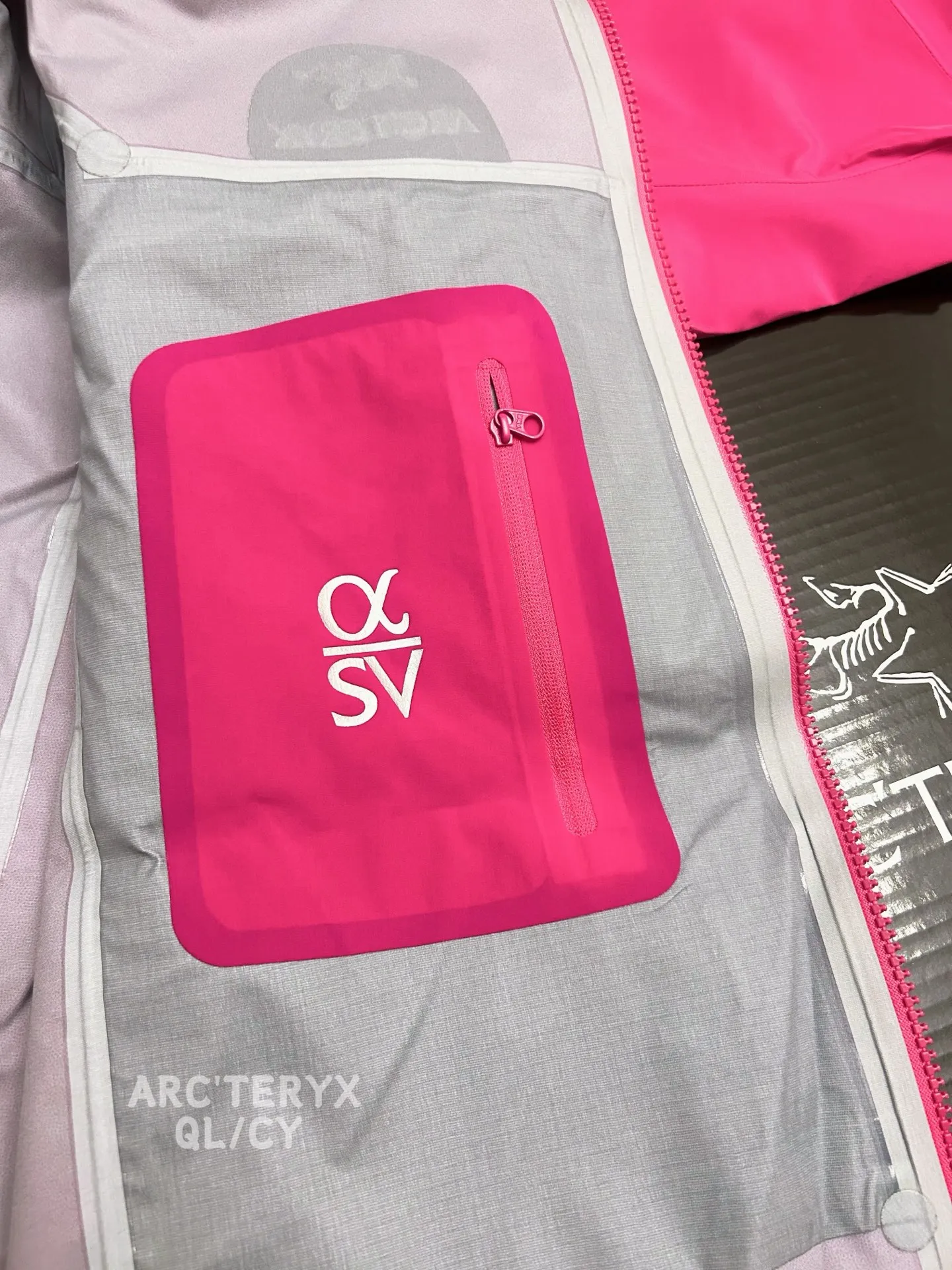 Quality Arcteryx Alpha Series Sv 7 GORE-TEX Pro Logo ：X 000007555 Quality ！ low 24SS Arc‘teryx ， 6 ， ， ， ！ Recco ， ， ！ . ， .！ ， Quality， . ！ ！ ！ ！ GORE-TEX 3.0 Logo ， ， ， ， ， ， ， ， 。 ， Black！ ！ Red Blue！ ！ ！ Size：S-XXL ： / / / / / / Gray/ / / ：76 78 80 82 84 ：60 62 64 66 68 ：47 48 49 50 51 S 90-120 M 120-140 L 140-160 XL 160-180 XXL 180
